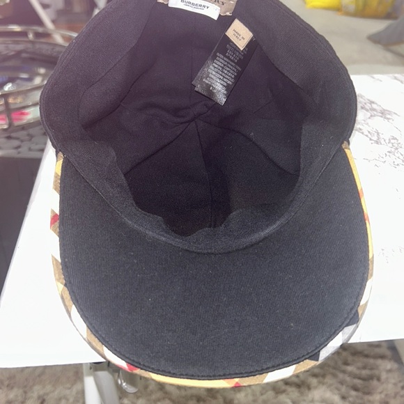 Burberry Black Hat Looks Brand New Without a Tag & Price attached - Picture 8 of 8